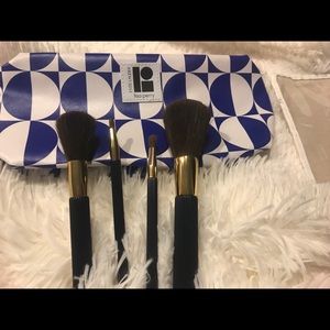 ❤️Buy 2 Get 1 FREE ❤️NWOT. Brushes and bags